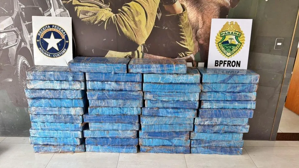 Mais de meia tonelada de maconha é apreendida após perseguição em Tuneiras do Oeste
