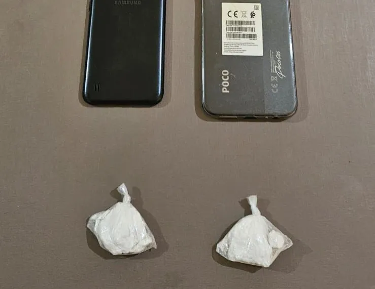 Dupla é presa com cocaína durante abordagem na PR-496, em Pérola