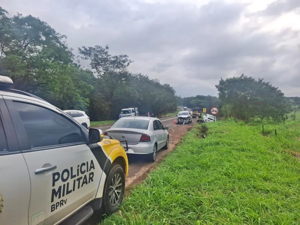 Acidente entre três veículos deixa sete feridos na PR-323, em Cruzeiro do Oeste