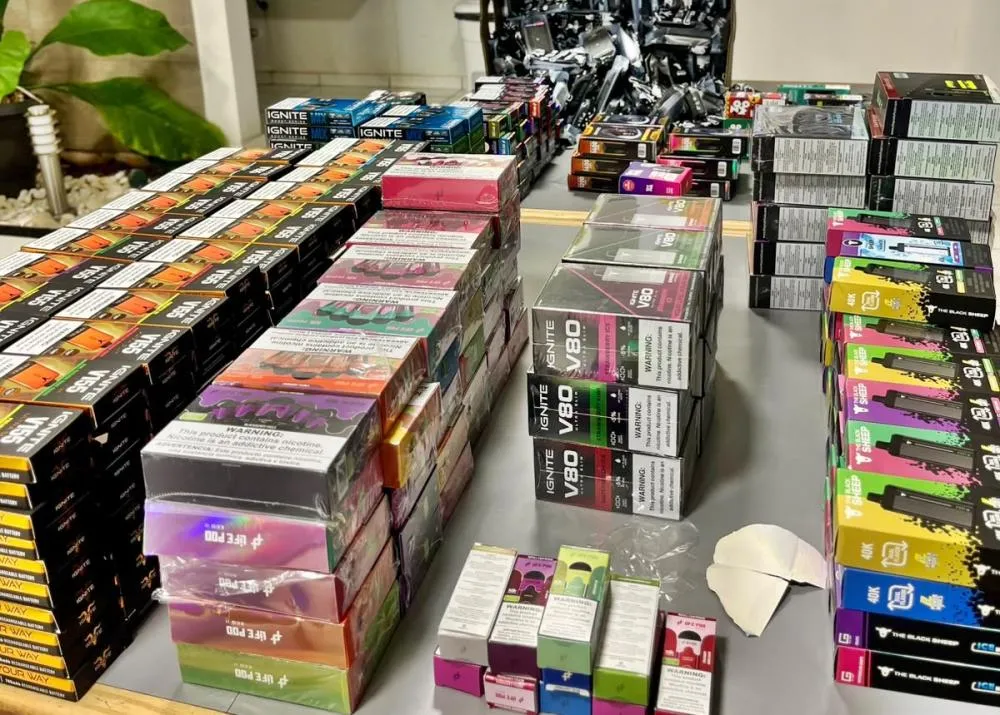 PM apreende cigarros eletrônicos e essências em carro na PR-323, em Perobal