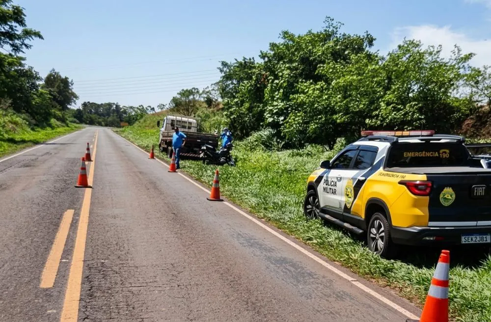 Motociclista fica gravemente ferido em colisão com caminhão na PR-580, em Umuarama
